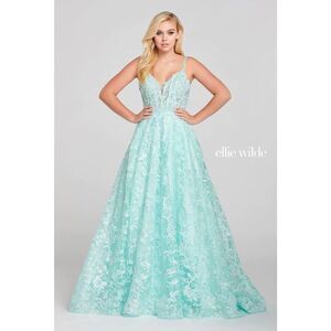 Ellie Wilde Mon Cheri Prom‎ Dress. Size 6. Sea foam Green w/opalescent sequins.